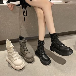 Boots Femmes 2022 Toe rond Lace Up Chaussures ￠ talons plats Designer Luxury Rubber Lolita Ladies Midd Calf Med Automne Coton F