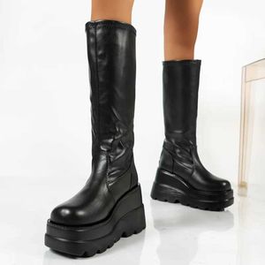 Boots Femmes 2024 Tendance Platform Shoes Short Leather Black Lolita Moccasin New Rock Designer Luxury Goth Pluie Livraison gratuite H240516