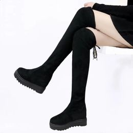 Bottes Bottes pour femmes automne et hiver chaussettes tricotées respirantes cuissardes pour femmes chaussures à bout rond élastiques et bottes chaudes en velours 231109