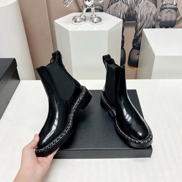 Bottes courtes à talons épais pour femmes, chaussures de styliste en cuir de vache naturel, à la mode, avec chaîne en métal, printemps-automne