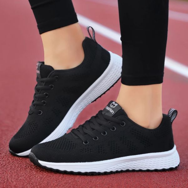 Boots Femme chaussures plates Mesh léger les dames chaussures de chaussures décontractées baskets d'été chaussures de marque de luxe femme courir sport infirmières chaussures