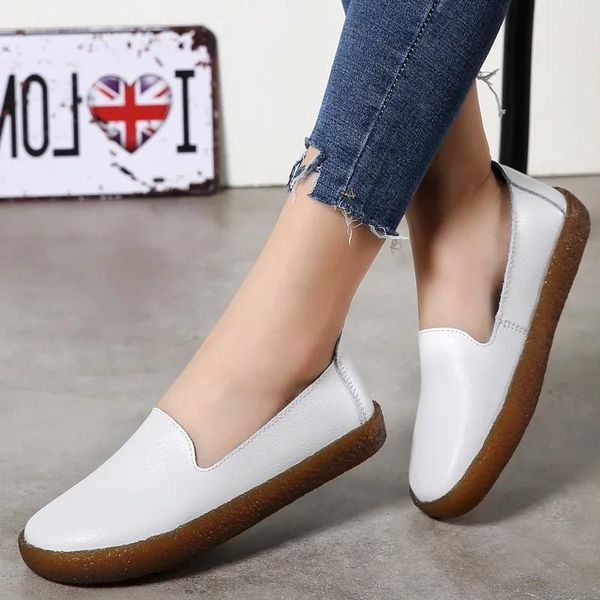 Boots Femme Flats Style Roman Femmes Chauffes Blancs Blancs pour femmes infirmières Chaussures plates décontractées Généreaux en cuir Zapatos Mujer Sneakers Femmes