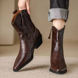 Boots Femmes Mid Heels Chaussures Chunky Trend Chelsea Boots Designer 2023 Hiver New Punk Ankle Boots Pumps Point Toe Motorcycle Botas