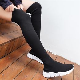 Laarzen vrouwen over de knie sokken schoenen vrouwelijke mode platte herfst winter lange laars voor body shaping sneakers 220926