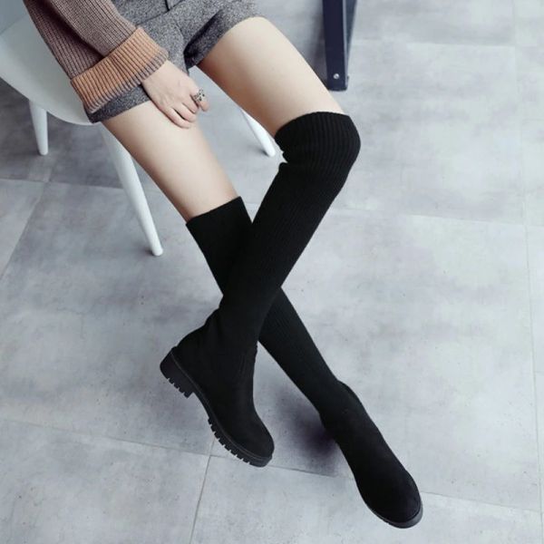 Boots Bottes noires de femme mode chaussettes simples bottes Bottes de jambe minces grandes femmes élastiques velours intérieure à la mode montrent une tendance mince