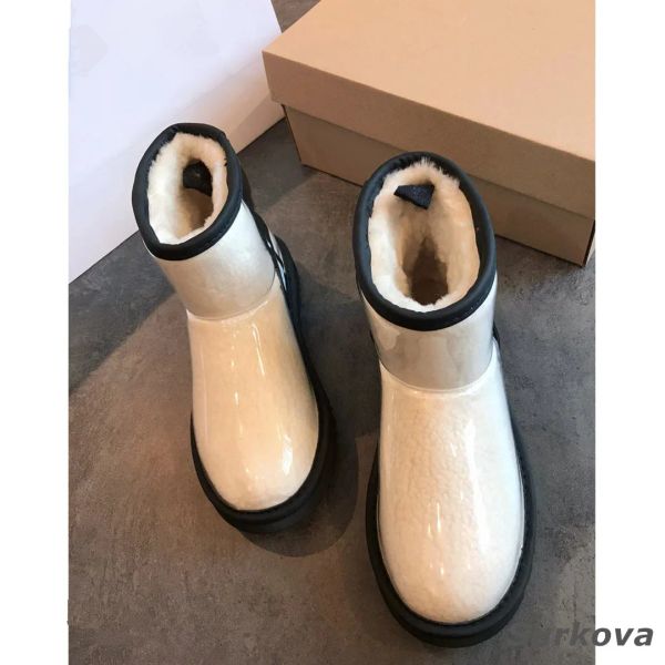 Bottes Bottes de neige pour femmes fourrure en cuir gelée intégrée chaussures plates transparentes