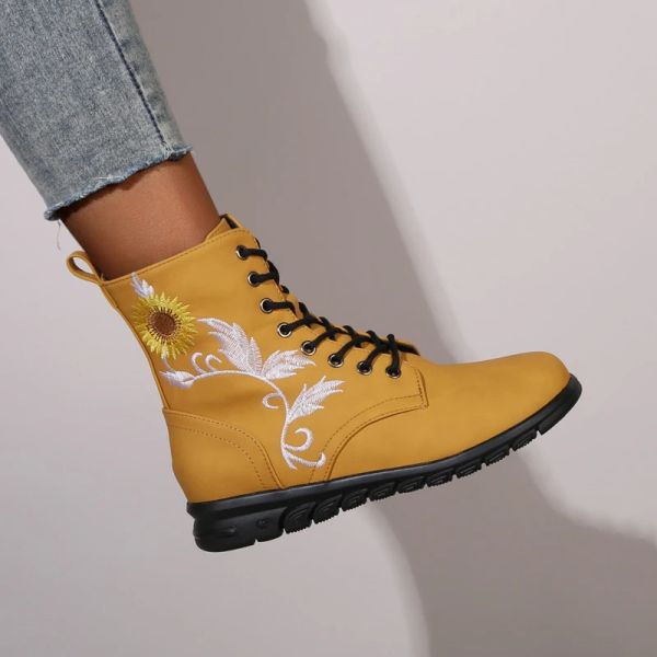 Botas Mujeres botas de cuero corta zapatos de tobillo zapatillas de zapatillas vaquero chelsea combate western rosa diseñador blanco nuevo rock vintage mocasin