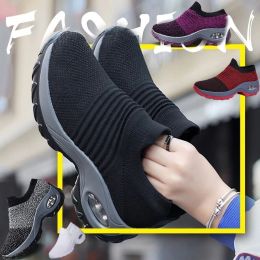 Boots Femmes Chaussures de marche Running Mesh Shoes Fashion Platform Slipon Sneaker Air Cushion Gym Modern Dance Shoes Men