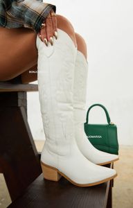 Laarzen Vrouwen Westerse Laarzen Knie Hoge Mode Wees Teen Cowboy Cowgirls Wit Borduren Laarzen Slip Op Chunky Blokhak schoenen Winter 230729