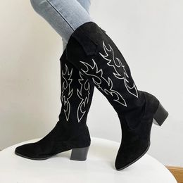 Laarzen Dames Western Cowboy Laarzen Puntige Damesschoenen Afdrukken Halfhoge Kuitlaarzen Winter Dikke Hak Sleehak Ridder Botas Feminina 231129