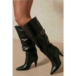 Bottes Femmes Automne et Hiver Nouvelle Mode Européenne et Américaine Boucle En Métal Sangle Décoration Genou À Manches Hautes Bottes Stiletto 220913