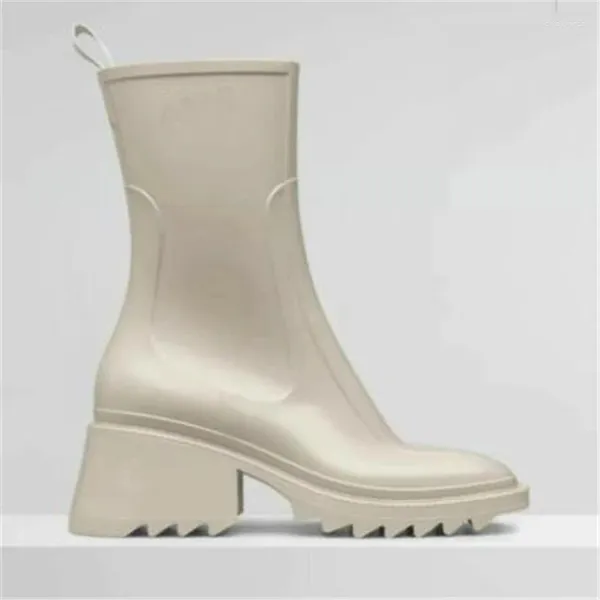 Bottes Femme Hiver avec fourrure Toe carré chaud coin Bootes brillantes Boîties blanches noires à talons épais et pluie courte chaussures Botas Femmes