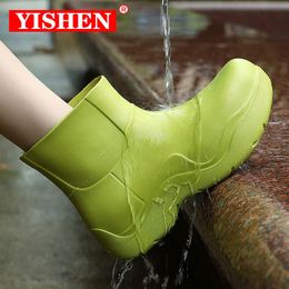 Botas Yishen Women Botas de lluvia Tendencia caminando zapatos informales Impermeables Botas de tobillo gruesas 4.5 cm Botas de gelatina Bottes de PLUIE 230814