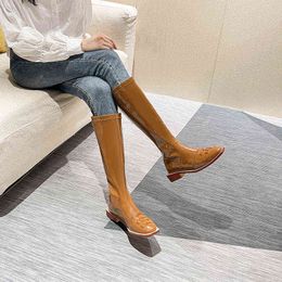 Boots2021 Nouvelles bottes hautes de genou marron pour femmes créatrices de marque automne d'hiver moteur punk bottes patent dames chaussures en cuir g220813