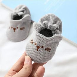 Baby Baby Cribe Shoes Biños Niñas Casuales Primer Walker Linda oreja de animales suaves Antislip Flat para 018 meses 240415