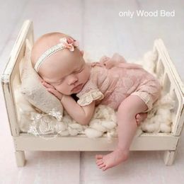 Born Pography Props Houten Bed Afneembaar Bed Baby Poshoot Accessoires voor Baby Meisje Jongen Poseren Wieg Bed Achtergrond 240326