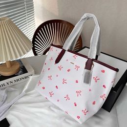 Borsa Di Design Handbags Femmes Shopping C Designer Tote Sac marque Snowflake Bow Print Panier d'épalsiques