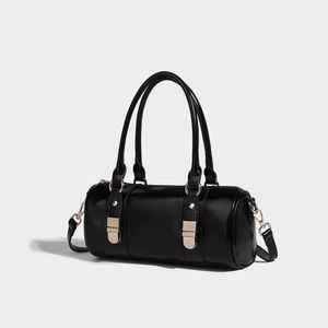 Boston Handheld Bag pour les femmes 2024 Nouveau concepteur de niche de printemps Black Commuter Crossbody Bag Trend