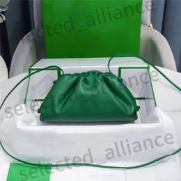 Botega Venetta Pouche de concepteur de luxe Mini Mini Green Leather Clatickingbag Spirder 7A Taille de qualité 23 * 13 * 7cm 725