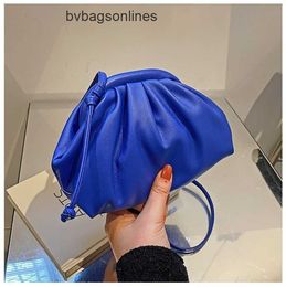 Botteg Venet Sacs haut de gamme pour sac de poche sac bonbons coque colorée sac nouveau mignon avec des plis explosifs design crossbody bodin cloud original 1: 1 avec un vrai logo et une boîte