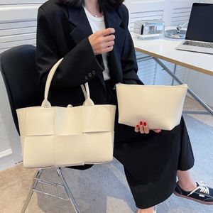 Botteg Venet high -end tassen voor draagtas 2024 Nieuwe grote dames Koreaanse editie textuur schoudercapaciteit geweven tote draagt origineel 1: 1 met echt logo en doos