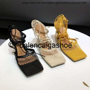 Botteg Venetas Bvs Bottegaa Chaussures Net Sexy Black Lace Up High Heels Femmes Sandales Sheep Lea cuir carré Toe Designer Party Chaussures Chic Strap de cheville Sandals Sandales 9gec