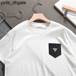 Botteg Venetas camiseta Diseñador clásico Marca Ins Marca de moda Triángulo Tejido Bolsillo Camiseta de manga corta Hombres y mujeres Casual 300Q