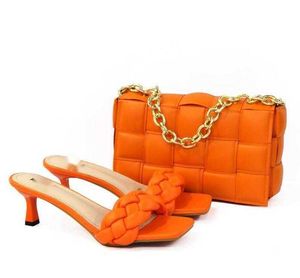 Bottega-venetta schoenen oranje elegante kleur dames en tassenset versierde of strass Italiaanse pantoffels passend winkelen hoge kwaliteit feest