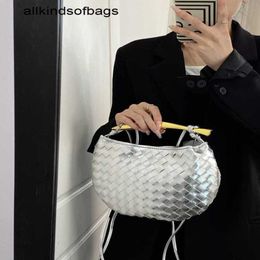 BottegaaVeneta Sardine Bag Tangzhu Niche Design Тканая женская сумка 2024 Новая модная сумка Популярная универсальная сумка-мессенджер