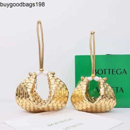 BottegaaVeneta Turns Bag Little Golden Ball Turn Prachtig en elegant Klein artikelformaat Lichtgewicht Hoge uitstralingswaarde Licht Luxe Einde Franse stijl frj