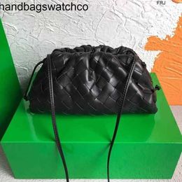 Bottegaavenetas Taschen Beutel Clutch Bag 2023 New Cloud Woven Handheld Zartes Schaffell Reine handgewebte Damen Umhängetasche Klein