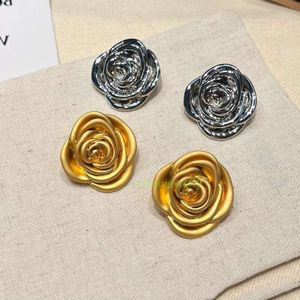 Bottegaly Venettaly oorbellen Franse roos oorbellen voor vrouwen met een hoog luxe licht luxe zilveren naaldplaten met echte goud kleine middeleeuwse oorbellen