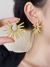 Bottegaly Venettaly High-End-Ohrringe aus Gold und Silber mit gefrosteten Sonnenblumen für Frauen in temperamentvollen Metallohrringen mit Berühmtheit