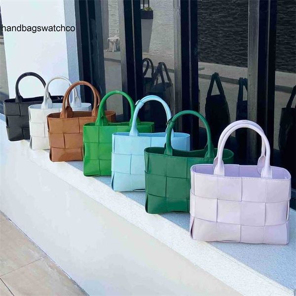 BottegassVenetas Arcos Totes Bag 5A Fait à la main Grande capacité 2023 Été Tissé à la mode et élégant Enfant Mère avec panier à légumes Pure Handmade Diagonal C