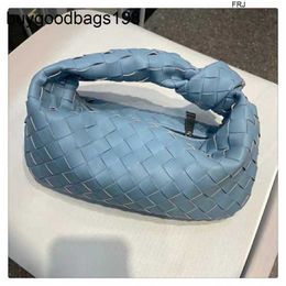 BottegassVenetas Tassen Jodie 2023 Nieuwe Geweven Oxhorn Broodje Gerimpelde Dumpling Onderarm Getijdenknoop Enkele Schouder Crossbody Damestas Met Logo