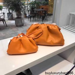 BottegavVeneta pochette en cuir pochettes sacs à bandoulière pour femmes 2023 nouvelle couche supérieure en cuir de vachette sac pour femme sac nuage sac à main sac à main simple épaule oblique Stra HBEV