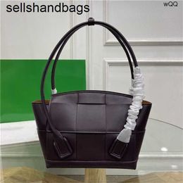 BottegVenetas Arco sac à main fourre-tout toile 7a sacs tissés de luxe en cuir véritable Capcity femmes en cuir ouvert haut petit sac à main qualité CmqqCBY2