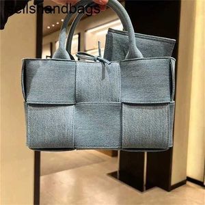 BottegVenetas Arco Totes Bag 7a Sacs tissés de luxe en cuir véritable Capcity sac à main en denim rouge et hiver pour femmes