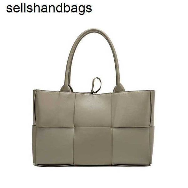 BottegVenetas Arco Totes Bag 7a Bolsos de diseñador de cuero genuino Bolsos tejidos Capcity Newarrivals Bolso clásico de cuero de vaca trenzado Baguette para mujer