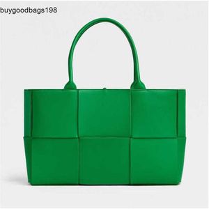 Bottegvenets arco fourre-tout designer 2024 arcos de qualité supérieure designers de luxe dames handbag femmes mode 5m6x ont un logo