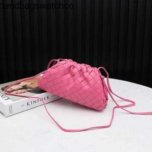 Bottegvenets Tassen Zak Koppelingszak 2024 Nieuwe wolk gebreide handheld delicate schapenvacht pure hand dames crossbody kleine rj