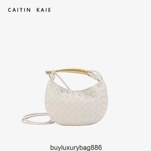 BottegvVeneta Designer Sacs à main Sardine Sacs fourre-tout pour femmes Caitin Kaie Sac tissé Femme Printemps Été 2023 Nouveau sac de sardine en peau de vache poignée en métal sac à bandoulière HB95