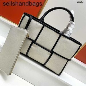 Bottesvensets Handbag Totes arco sacs grands sacs de cuir authentiques 7a sacs tissés Capcity Quality Sachat à main en cuir