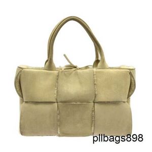 Bottesvensets Top Quality ARCO Handbag Totes Sacs en cuir authentique Second Size Le beige