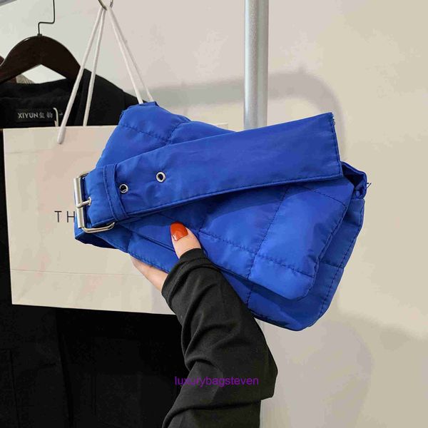 Bottgss Ventss Cassette Designer Bolsos de hombro Tienda en línea Space Cotton Down Jacket Bag 2023 Otoño Invierno Nueva esponja a cuadros Pequeño cuadrado con logotipo real CALG