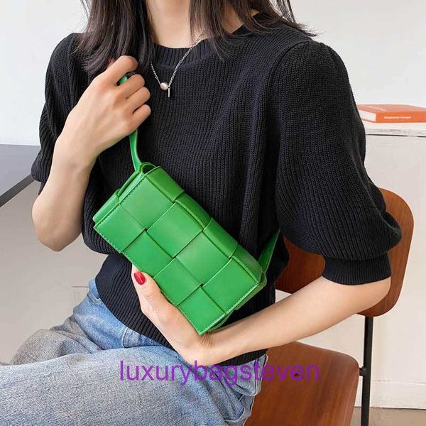 Bottgss Ventss Cassette bolsos de mano de diseño a la venta Nuevo tejido de moda Bolso pequeño cruzado Mujer ins Cofre de moda personalizado con logotipo real