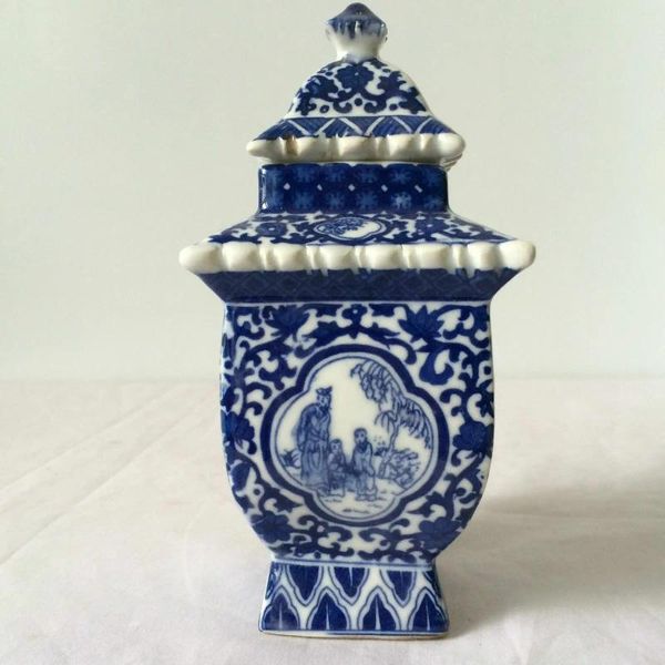 Bouteilles Ancienne Pagode Pot En Porcelaine Bleue Et Blanche En Chine Ancienne