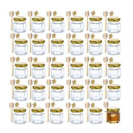 Frascos de botellas de 15 oz Hexagon Mini Glass Honey con madera Dipper Gold Lid Pendants Jutes para Baby Shower Favores de boda 230414