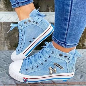 2024 Bottom Up Lace Flat Board Casual Denim tissu Spring and Automne Breathable Nouvelles chaussures en toile High Top étudiantes 19210 19107