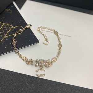 Diseñador de marca de brazalete chapado en oro boutique de 18k nuevo Arrendario de joyas de alta calidad de brazalete encantador de moda con brazalete de alta calidad con caja de cumpleaños
